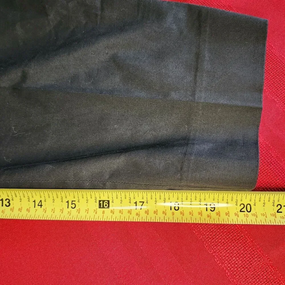 Banana Republic Women’s Capri, Stretch, Martin Fit. Black , Size 4